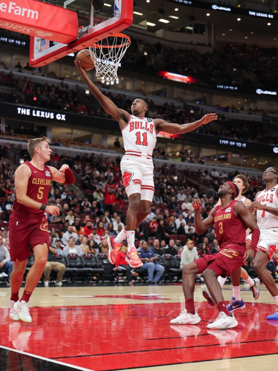 亚博登录入口 -芝加哥公牛迎NBA季后赛关键赛，今夜战术微调，赛场秩序良好，赛程密集仍需轮换的简单介绍